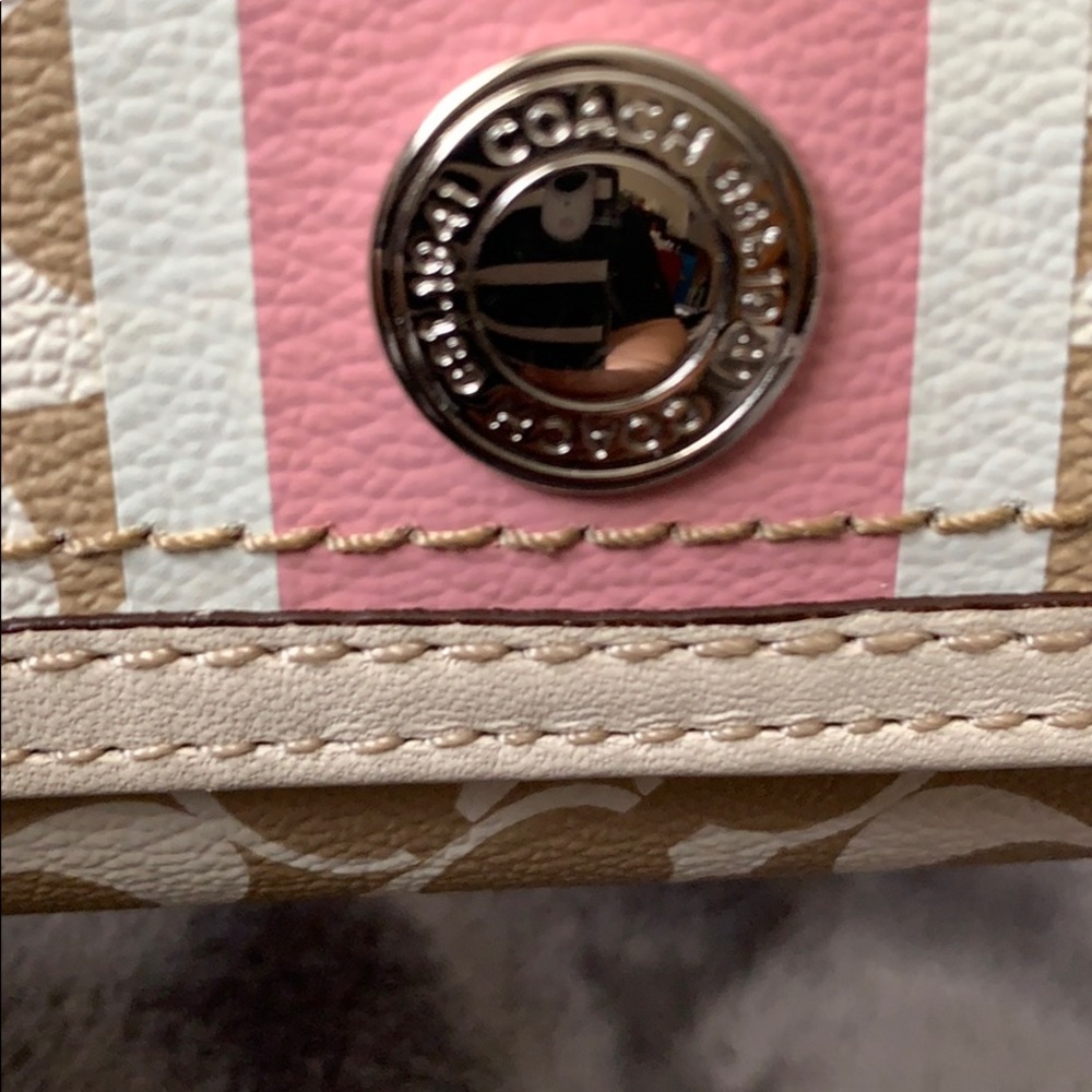 Coach (2) - Picture 6 of 6